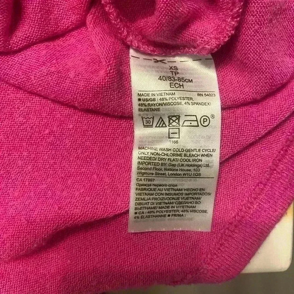 Banana Republic short sleeve rounded neck top in bright pink size XS - Picture 7 of 7